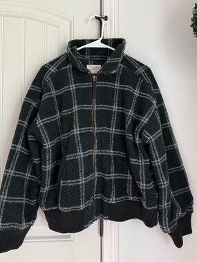 Universal Thread Black and Gray Windowpane Plaid Fleece Jacket